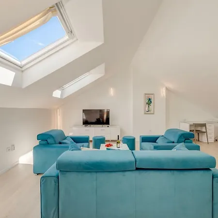 Spacious Family Mm With Garage